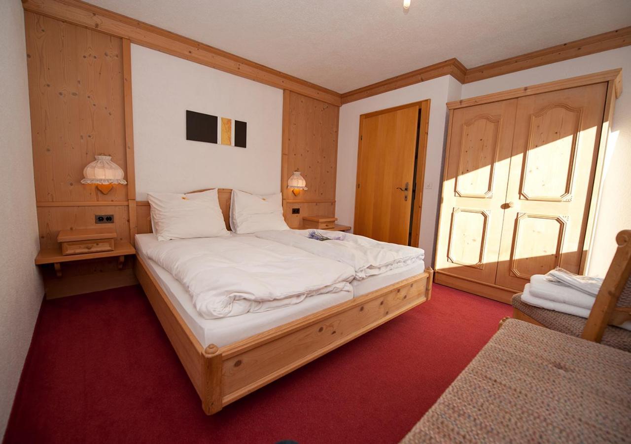 Hotel Garni Bergsonne Samnaun Quarto foto